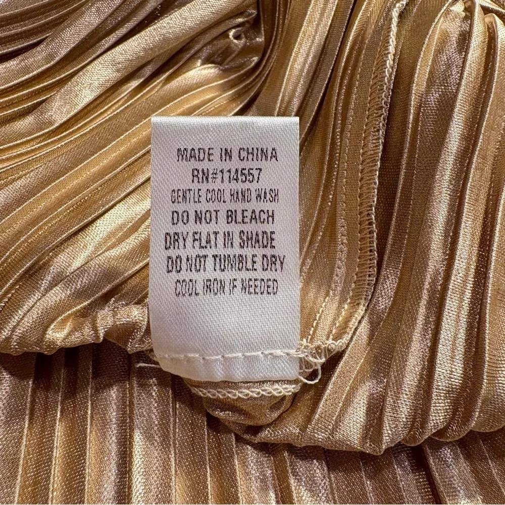 NWOT THML Metallic Gold Pleated Peplum Blouse Size Medium - Picture 8 of 8